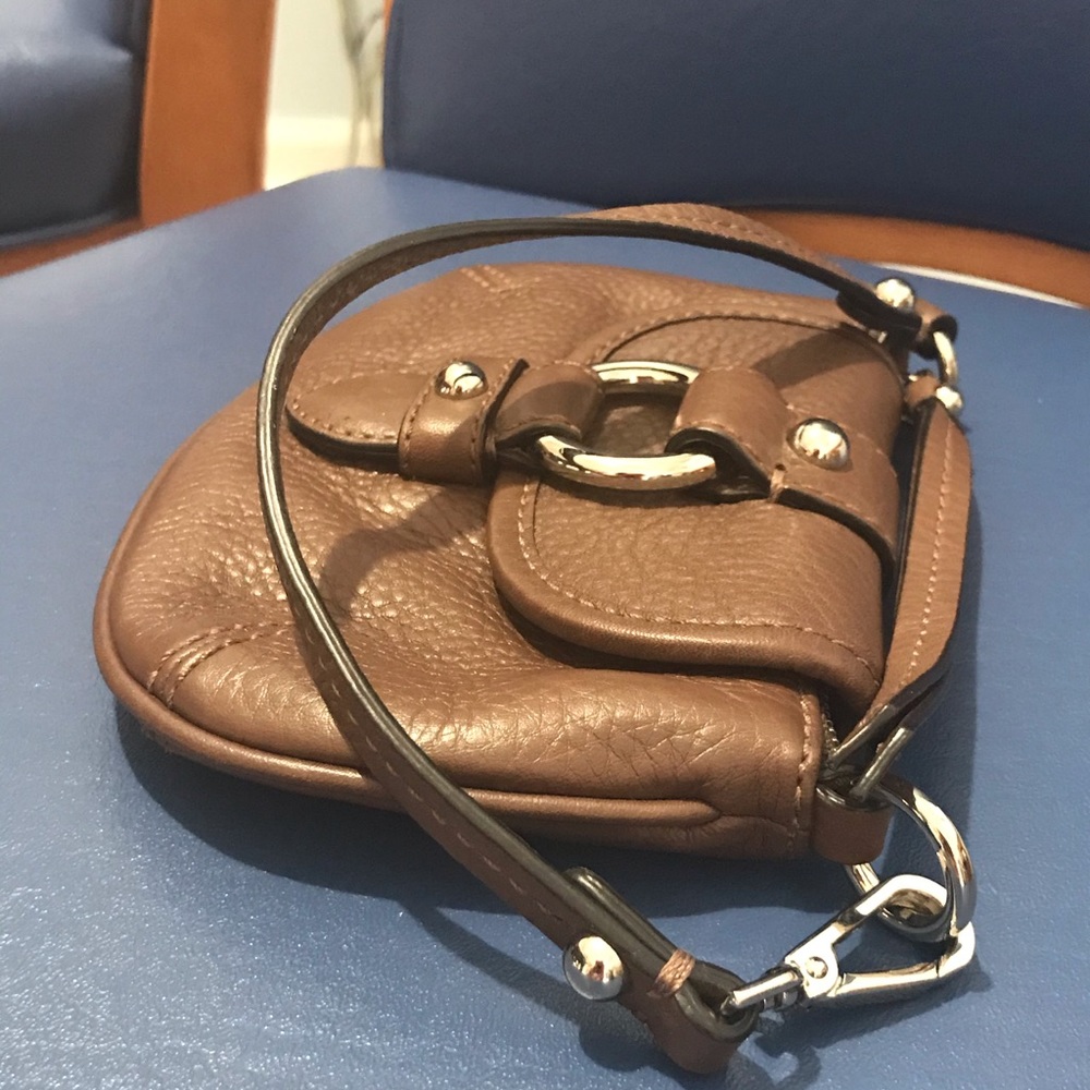 Banana Republic brown pebble leather wristlet - Picture 16 of 16